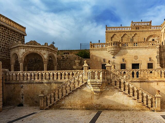 İzmir Afyonkarahisar Çıkışlı Otobüslü  Gap Turu 4 Gece Konaklamalı