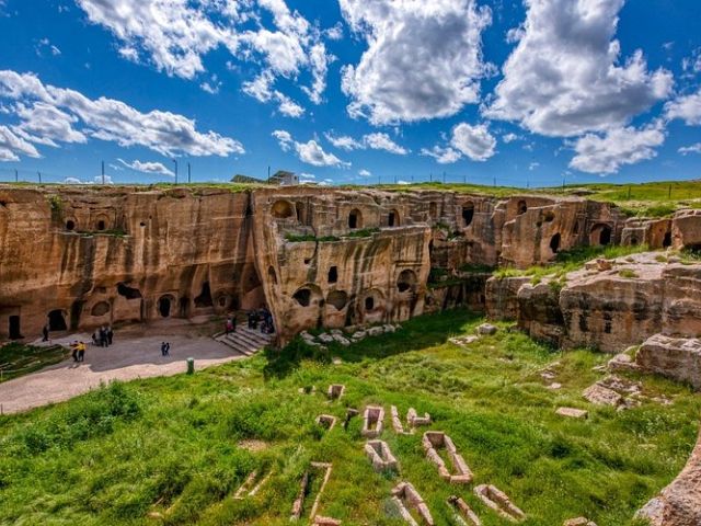 İkonik Butik Diyarbakır Mardin Turu| 2 Gece Konaklamalı | Otobüslü | Adana Çıkışlı | Kasım Ara Tatil Özel
