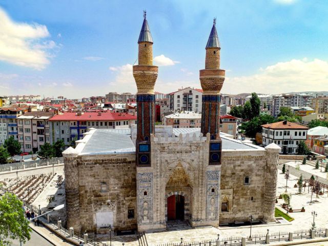 İkonik Fırat’tan Munzur’a | Sivas, Divriği, Kemaliye, Elazığ, Tunceli Turu |  2 Gece Konaklamalı |  Uçaklı İstanbul Çıkışlı |  29 Ekim Özel