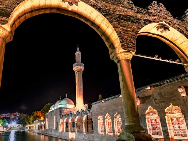 Uçaklı İzmir Çıkışlı Butik Gap Turu 2 Gece 3 Gün