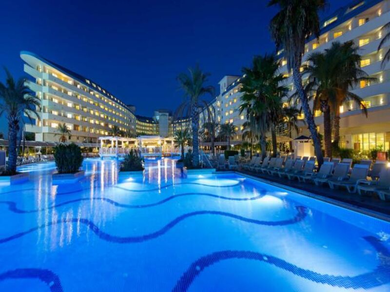 Crystal Admiral Resort Suites & Spa