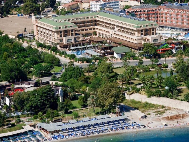 Crystal De Luxe Hotel