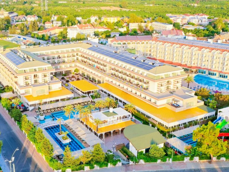 Crystal De Luxe Hotel