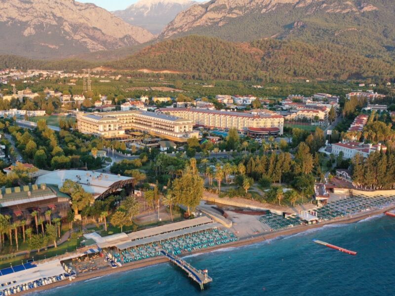 Crystal De Luxe Hotel