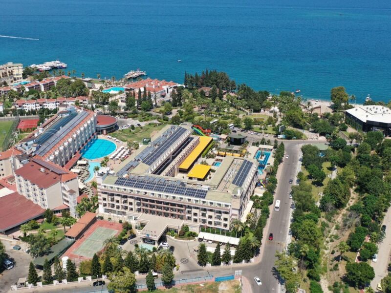 Crystal De Luxe Hotel