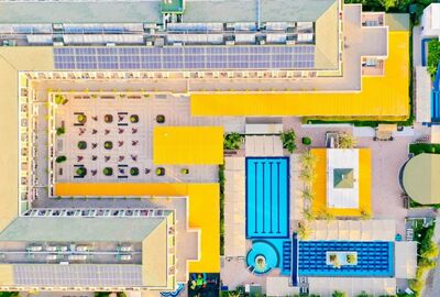 Crystal De Luxe Hotel