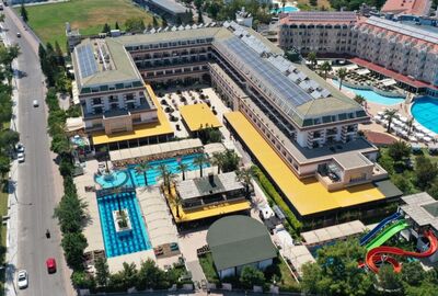 Crystal De Luxe Hotel