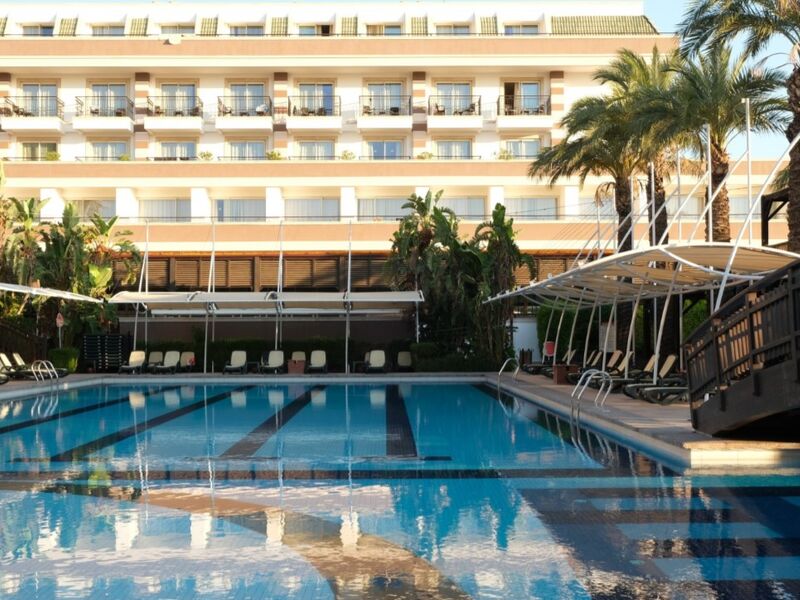 Crystal De Luxe Hotel