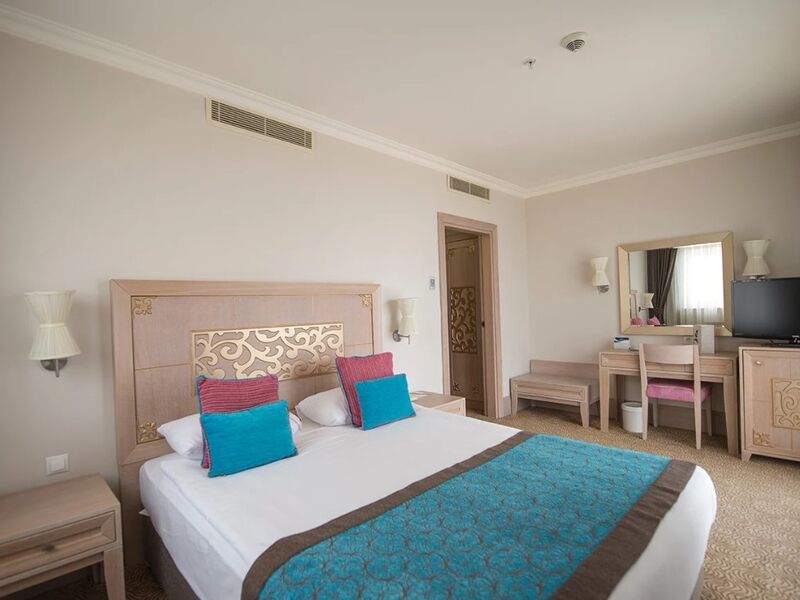 Crystal Family Hotel