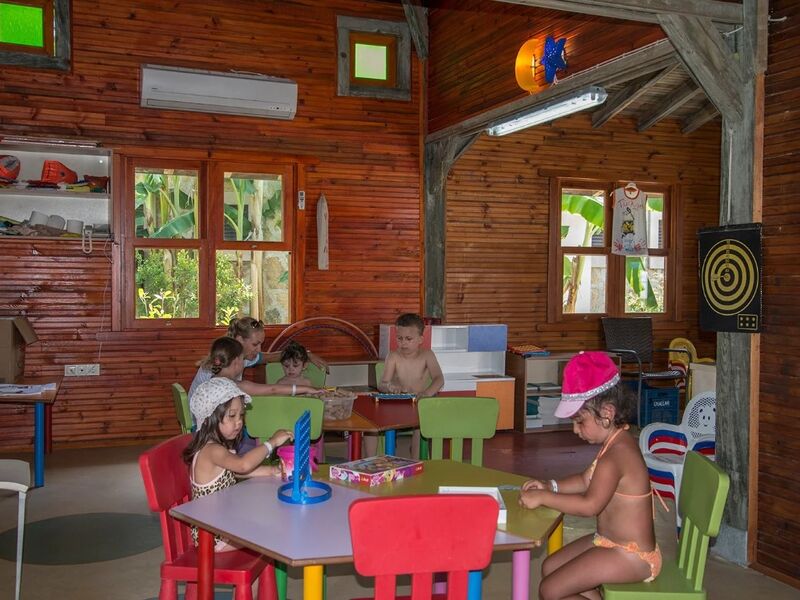 Crystal Family Hotel