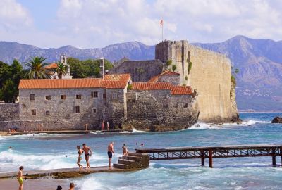 İzmir Çıkışlı Kosovalı Büyük Balkanlar Turu Sunexpress Havayolları ile Extra Turlar ve Akşam Yemekleri Dahil TGD-TGD