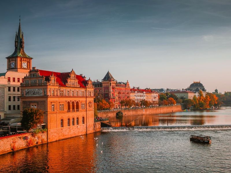 İzmir’den Berlin Ve Alpler Trenli Hallstatt İle Bir Orta Avrupa Masalı SuxExpress Hava Yolları İle 7 Gece