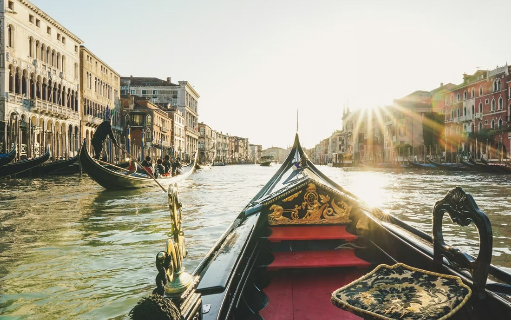 İtalya Serüveni İzmir Kalkışlı Corendon Hava Yolları ile 7 Gece BGY-NAP