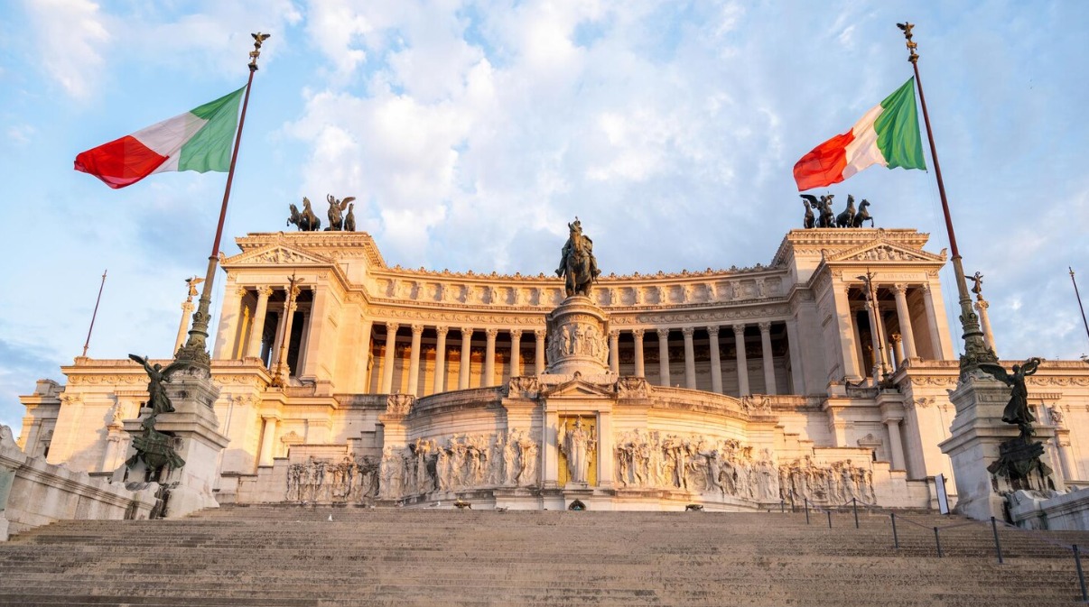 İzmir Hareketli Elegant İtalya SunExpress Hava Yolları ile 7 Gece