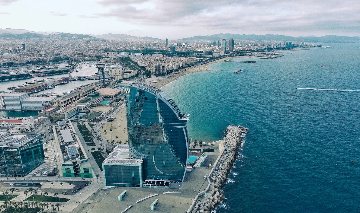İzmir’den İtalya & Fransa & İspanya Turu SunExpress HY Tarifeli Seferi ile Gidiş / Türk Hava Yolları Özel Seferi ile Dönüş ile 7 Gece
