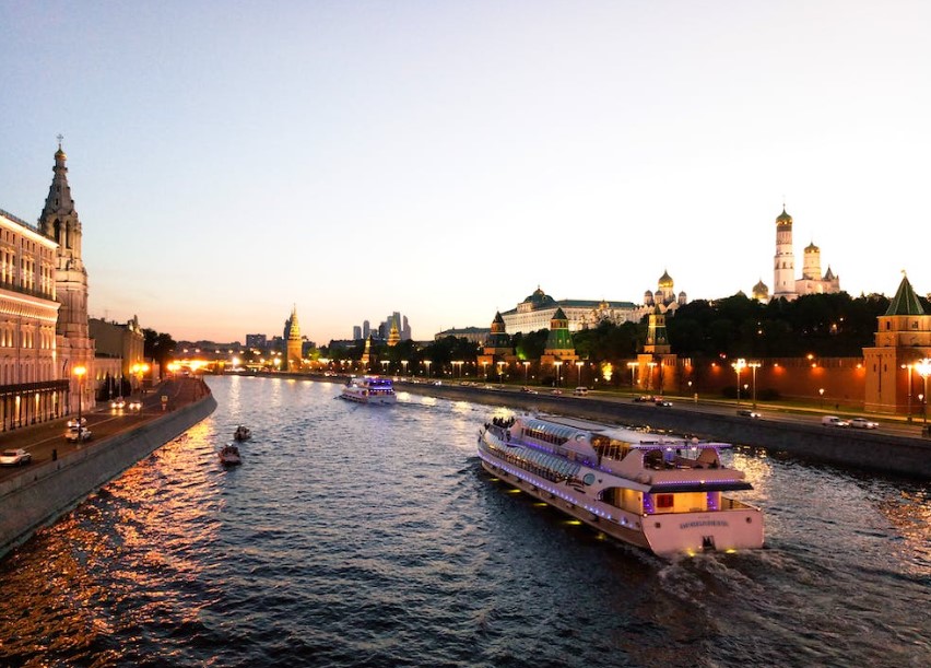 Ms Tihi Don ile Muhteşem Volga Nehri & Beyaz Geceler  Moskova Başlangıç – St. Petersburg  Bitiş  “Nehir Gezisi Esnasındaki Tüm  Turlar  Dahil''