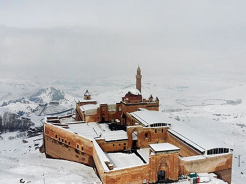 Doğu Ekspresi Rotası Van - Karlar Altında İshakpaşa - Kars - Erzurum Palandöken Turu (4 Gece Otel)
