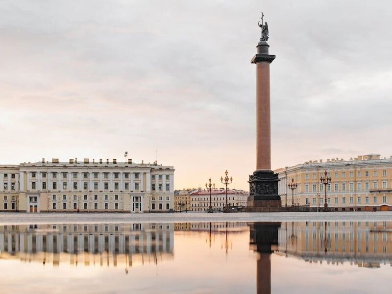 Kral & Kraliçe: St. Petersburg & Moskova PC 2026 (LED-VKO)