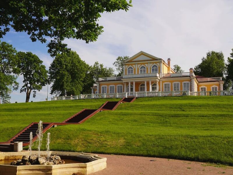 Kral & Kraliçe: St. Petersburg & Moskova PC 2026 (LED-VKO)