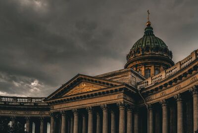 Kral & Kraliçe: St. Petersburg & Moskova PC 2026 (LED-VKO)