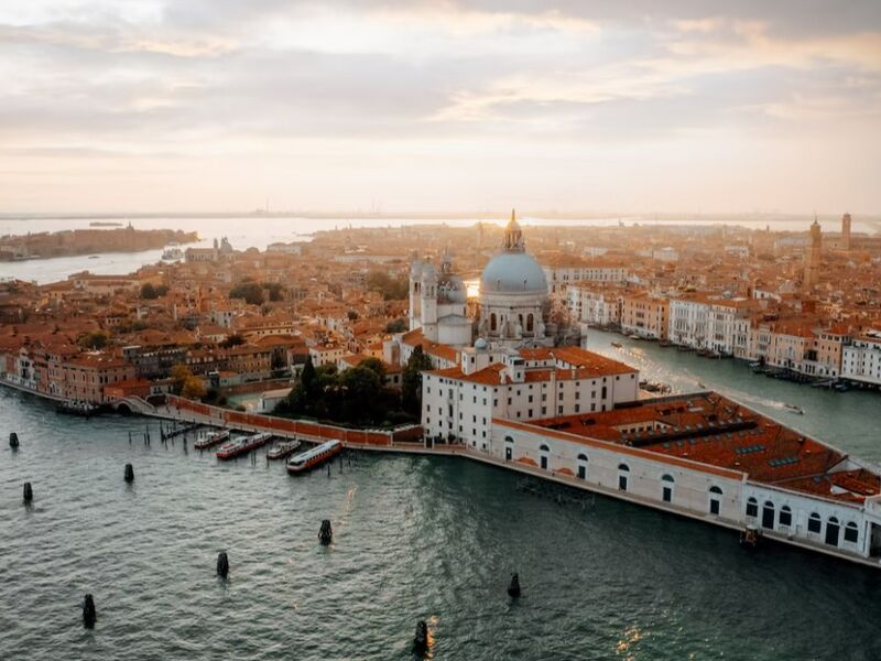 İtalya Serüveni İzmir Kalkışlı Corendon Hava Yolları ile 7 Gece BGY-NAP