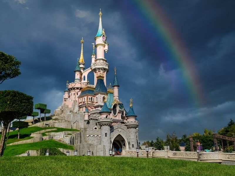 İzmir`den Direkt Sefer ile Paris & Disneyland Turu Rotası