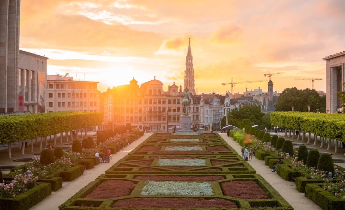 İzmir`den Direkt Sefer ile Sevgililer Gününe Özel Brüksel & Brügge Romantik Paris Turu Rotası