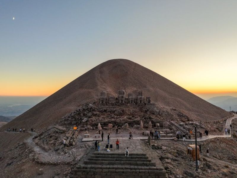 Uçaklı Gaziantep Şanlıurfa ve Nemrut Dağı Turu 2 Gece