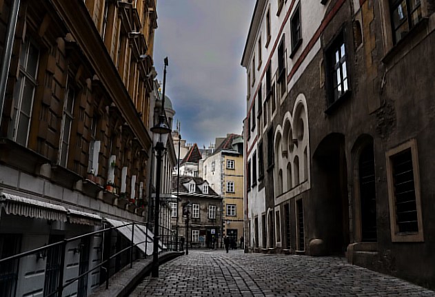 Otobüs ile Baştan Başa Avrupa Turu 13 Ülke 37 Şehir 16 Gün 14 Gece Konaklamalı