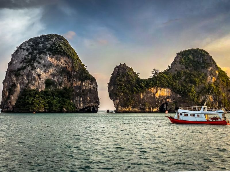 Comfort Bangkok - Phuket Turu Qatar Hava Yolları ile 6 Gece Ekstra Turlar Dahil BKK-HKT
