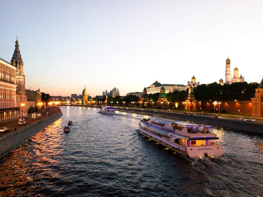 Kral & Kraliçe: St. Petersburg & Moskova 6 Gece 7 Gün TK (VKO-LED)